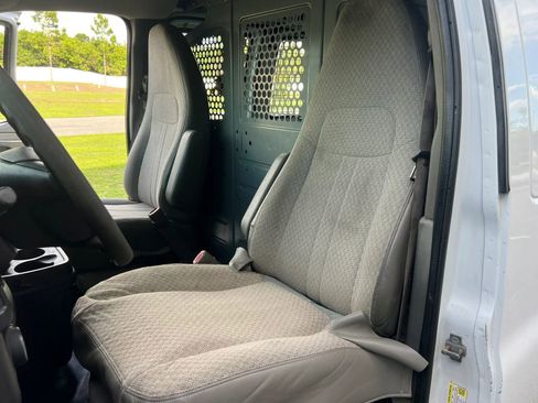 Used 2014 Chevrolet Express 2500 Extended RWD image 10
