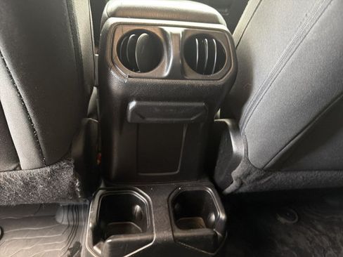 Used 2019 Jeep Wrangler Unlimited Sport AWD/4WD image 18