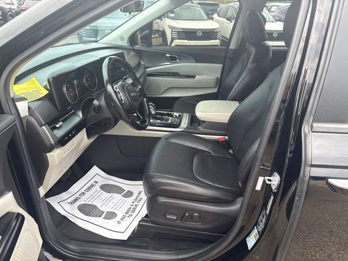 Used 2022 Kia Carnival LX FWD image 9