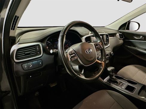 Used 2020 Kia Sorento S image 10