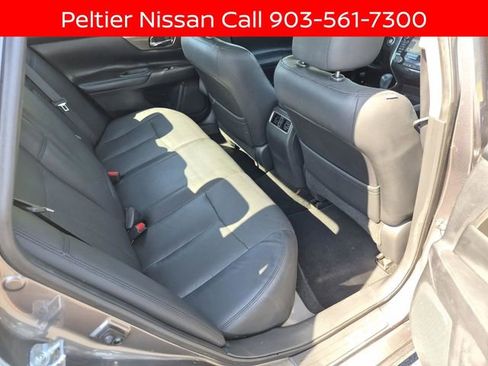 Used 2015 Nissan Altima 3.5 SL FWD image 16
