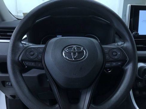 Used 2025 Toyota RAV4 XLE AWD/4WD image 25