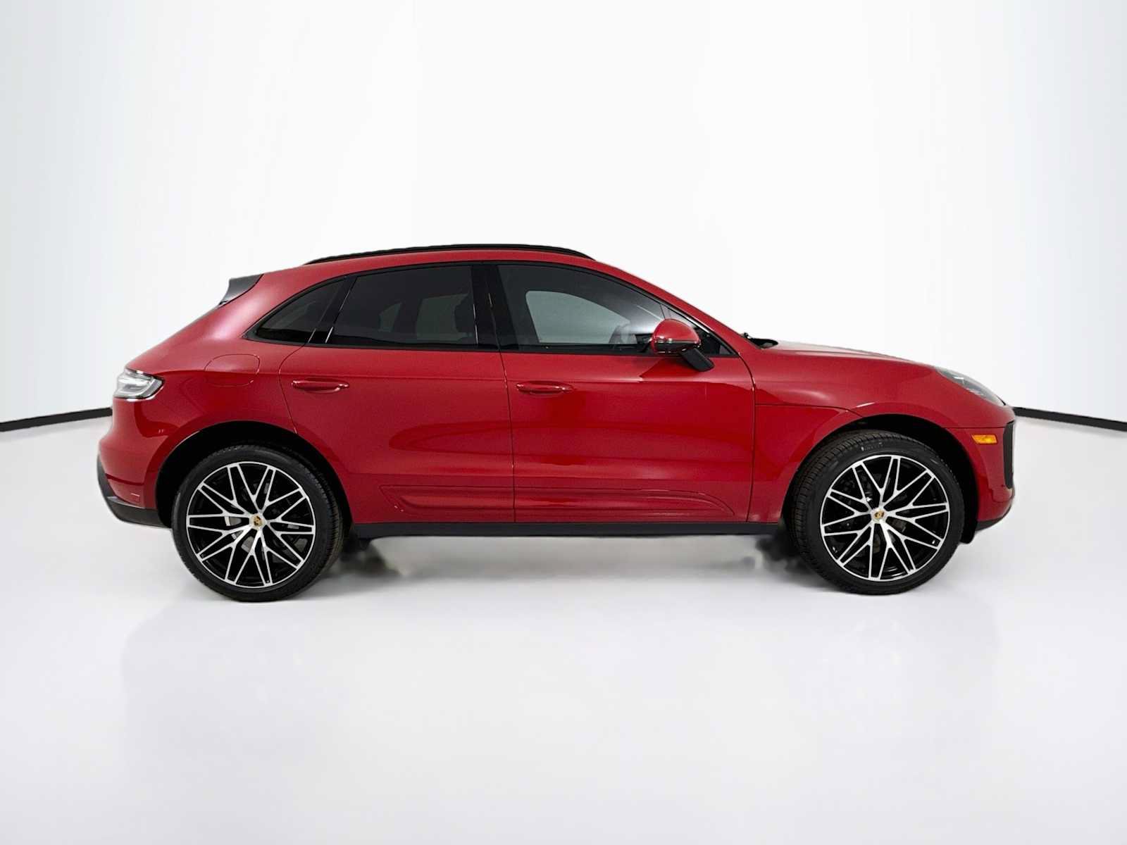 Used 2026 Porsche Macan AWD/4WD image 8