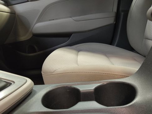 Used 2020 Hyundai Elantra SE image 26