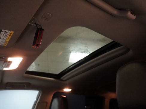 Used 2019 Toyota Highlander SE image 4