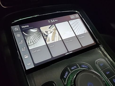 Used 2024 Genesis G90 3.5T image 23