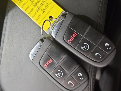 Used 2019 Jeep Renegade Altitude w/ UConnect 8.4 Nav Group AWD/4WD image 29