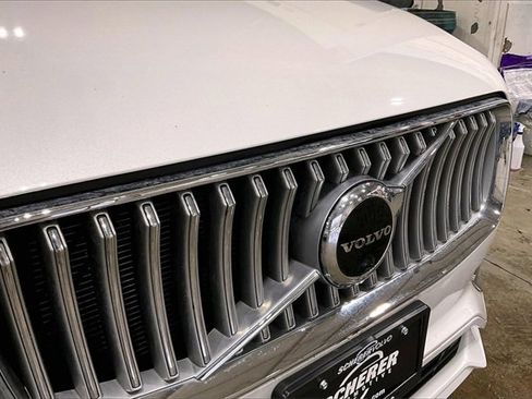 Certified 2023 Volvo XC90 B6 Ultimate w/ Lounge Package image 30