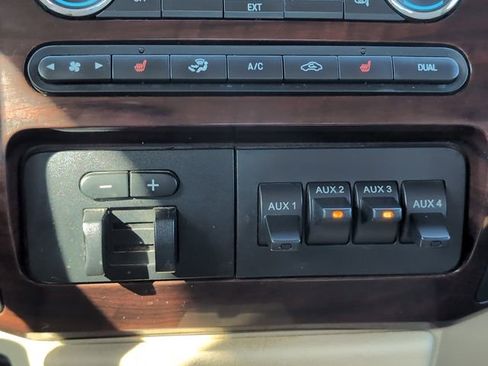 Used 2010 Ford F250 Lariat image 19