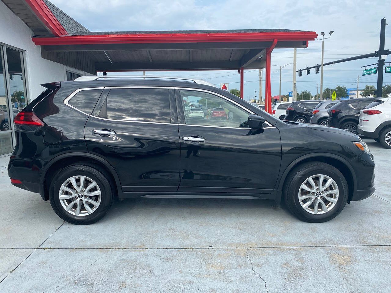 Used 2018 Nissan Rogue SV AWD/4WD image 5