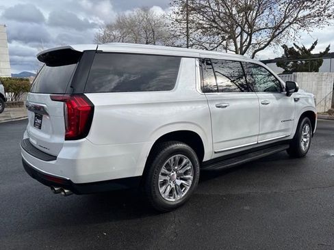 Used 2024 GMC Yukon XL Denali image 9