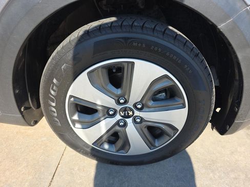 Used 2018 Kia Niro EX w/ EX Premium Package FWD image 32