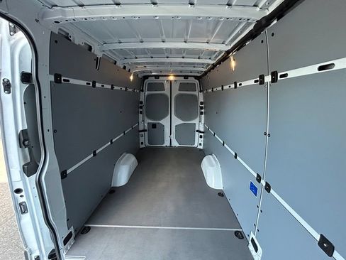 Used 2025 Mercedes-Benz Sprinter 2500 image 13