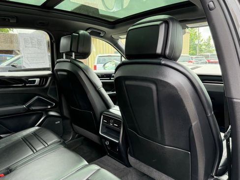 Used 2021 Porsche Cayenne image 23