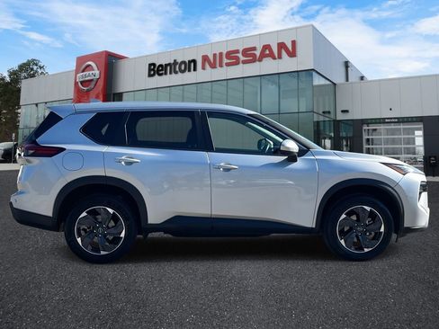 Certified 2024 Nissan Rogue SV image 6