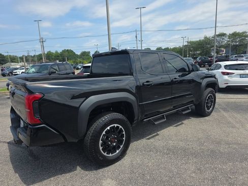 Certified 2025 Toyota Tacoma TRD Off-Road AWD/4WD image 4