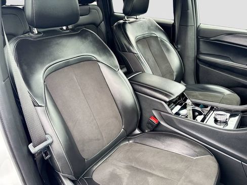 Used 2023 Jeep Grand Cherokee Altitude RWD image 28