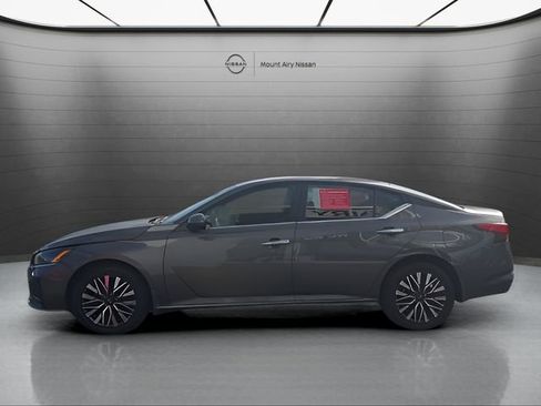 Certified 2024 Nissan Altima 2.5 SV w/ SV Premium Package AWD/4WD image 8