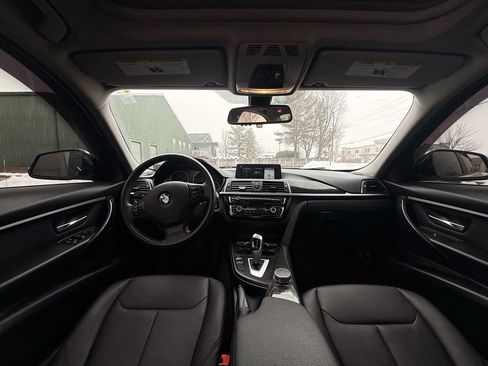 Used 2018 BMW 320i xDrive Sedan w/ Premium Package image 15