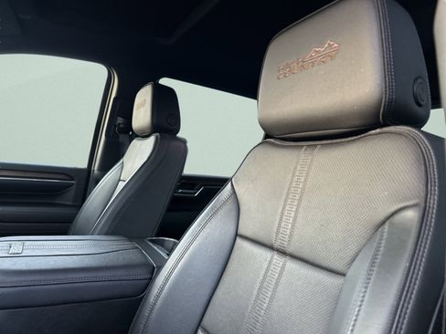 Used 2024 Chevrolet Silverado 2500 High Country image 9