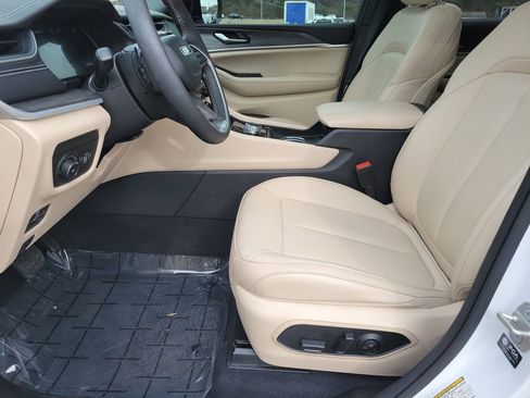 Used 2024 Jeep Grand Cherokee L Limited image 29