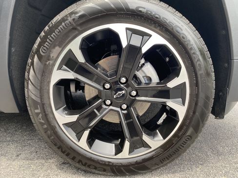 Used 2026 Chevrolet Equinox LT w/ Safety and Technology Package FWD image 13