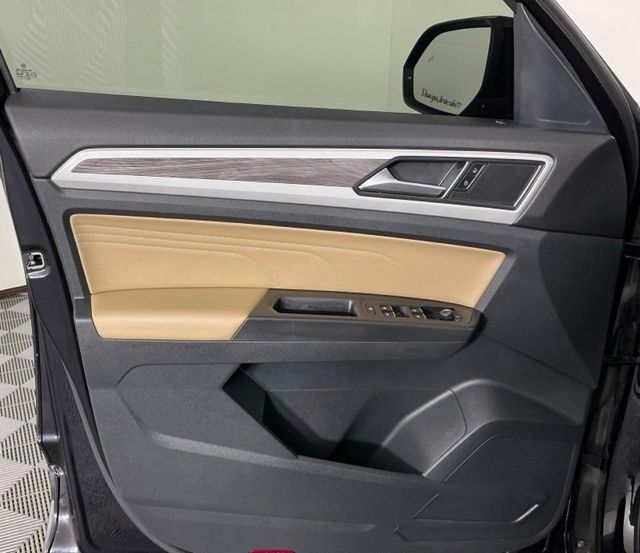 Used 2022 Volkswagen Atlas Cross Sport SE FWD image 12