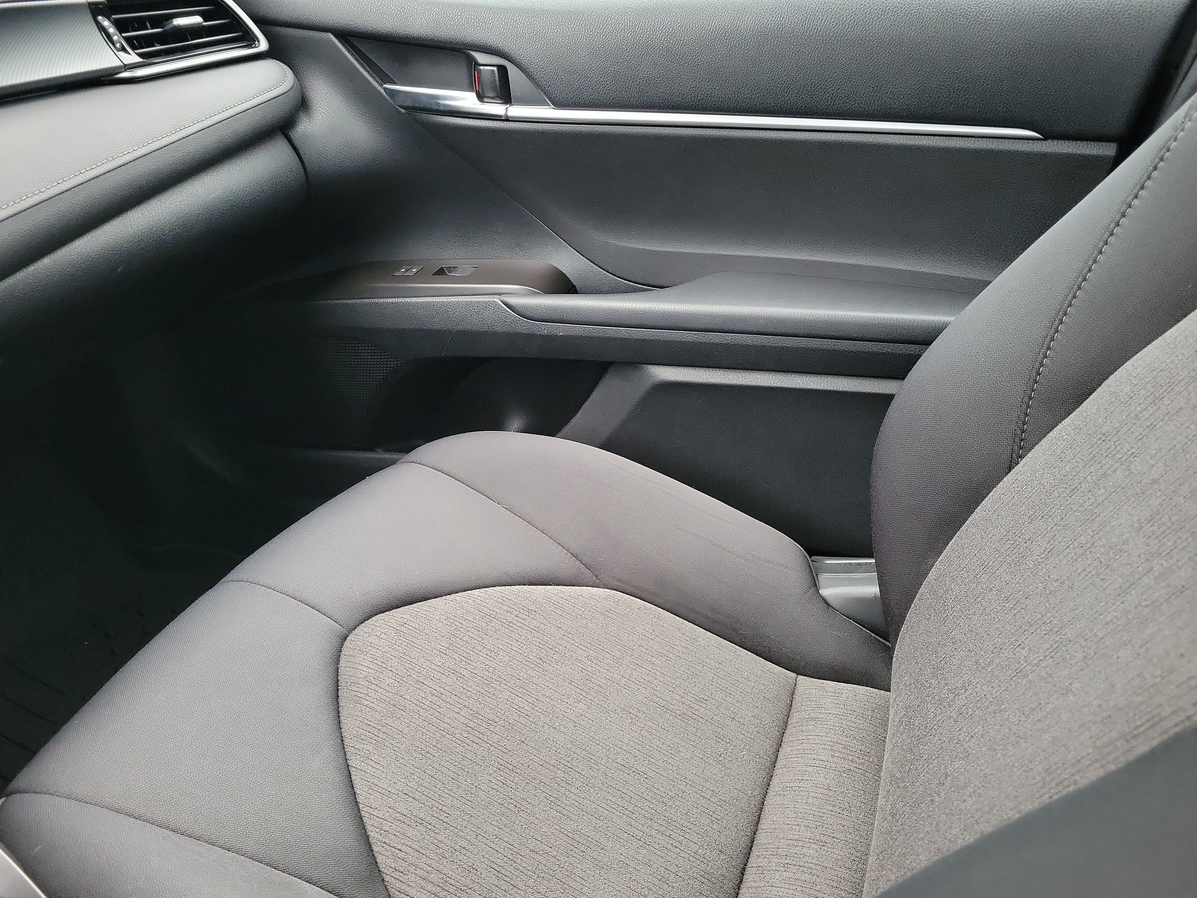 Used 2021 Toyota Camry LE FWD image 17
