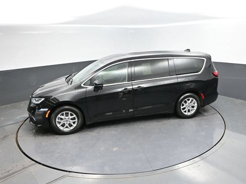 Used 2024 Chrysler Pacifica Touring-L FWD image 26