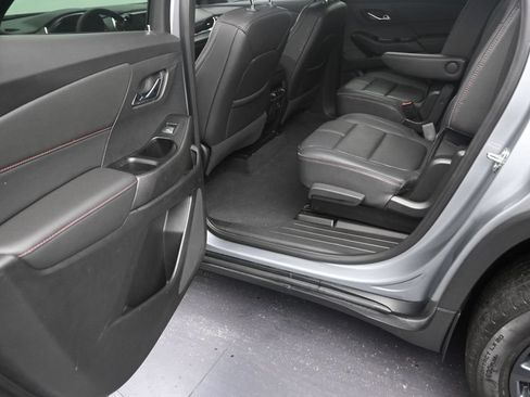 Used 2023 Chevrolet Traverse RS FWD image 12