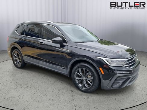 Used 2022 Volkswagen Tiguan SE FWD image 2
