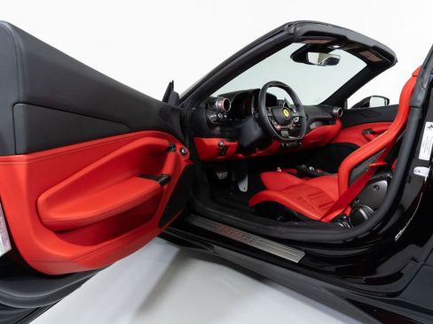 Used 2023 Ferrari F8 Tributo RWD image 30