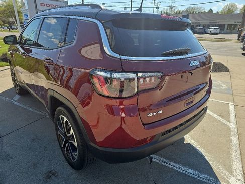 Certified 2022 Jeep Compass Limited AWD/4WD image 9