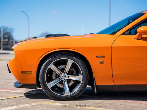 Used 2014 Dodge Challenger R/T RWD image 4