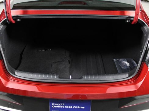 Certified 2025 Hyundai Elantra SEL image 18