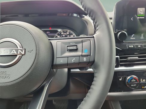 Used 2023 Nissan Pathfinder SL AWD/4WD image 21