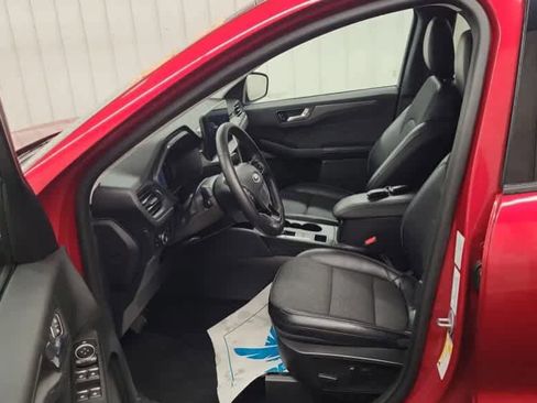 Used 2023 Ford Escape SE image 4