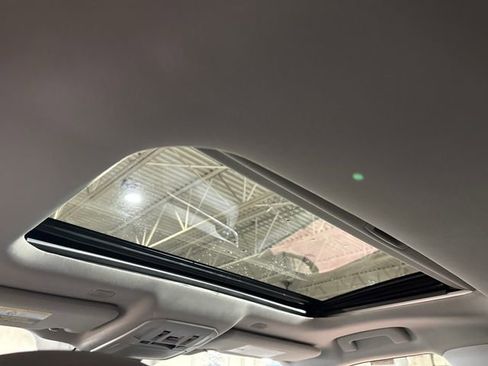 Used 2024 Toyota Highlander XLE image 10