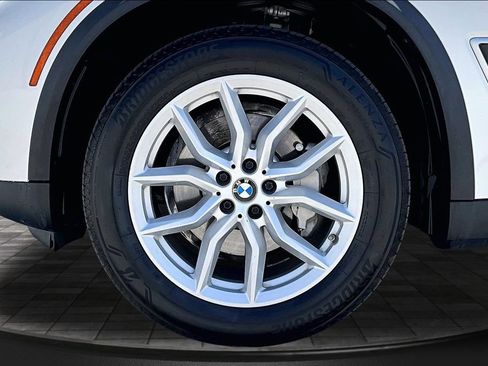 Used 2019 BMW X5 xDrive40i w/ Convenience Package AWD/4WD image 32