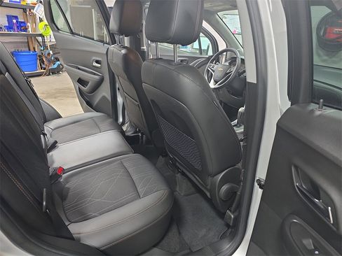 Certified 2020 Chevrolet Trax LT w/ LT Convenience Package image 11