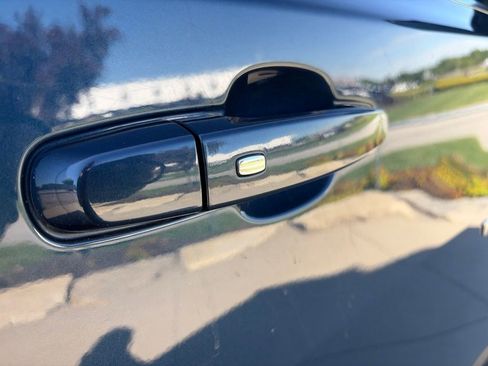 Used 2022 Chevrolet Traverse LT FWD image 24