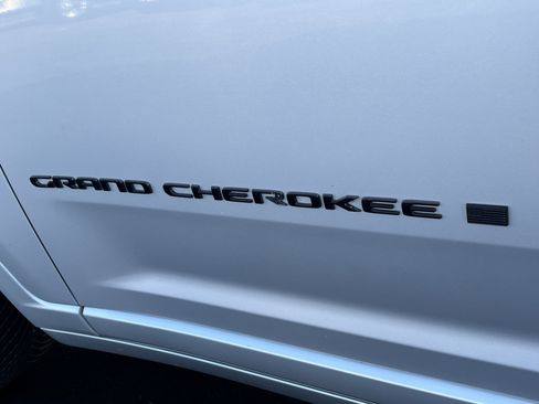 Used 2023 Jeep Grand Cherokee L Summit image 9