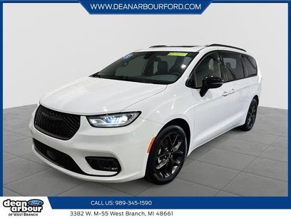 Used 2025 Chrysler Pacifica Limited