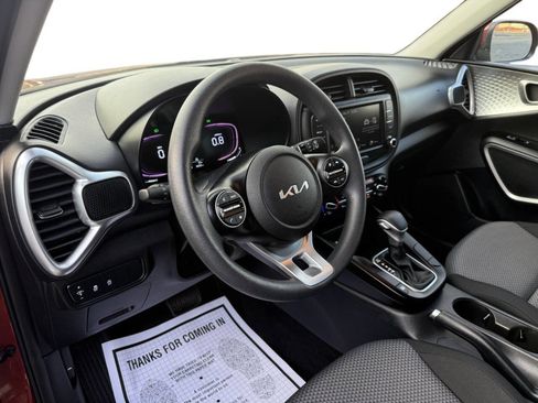 Used 2025 Kia Soul LX image 7