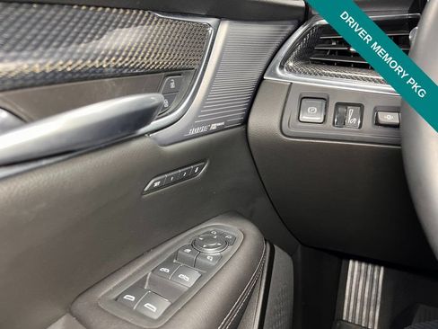 Used 2025 Cadillac XT5 Sportv w/ Technology Package AWD/4WD image 8