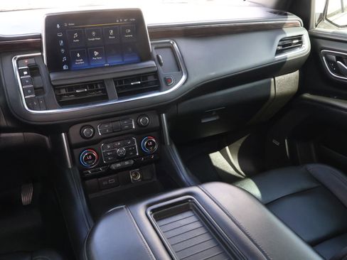 Used 2022 Chevrolet Suburban Z71 w/ Luxury Package image 13