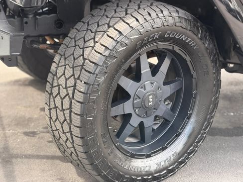 Used 2018 Jeep Wrangler Unlimited Sahara AWD/4WD image 17
