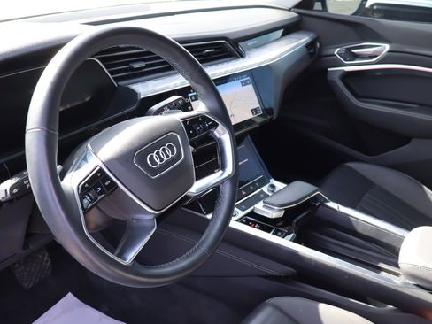 Used 2022 Audi e-tron Premium w/ Convenience Plus Package image 9