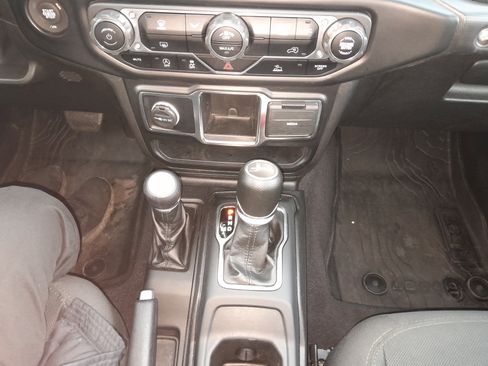 Used 2022 Jeep Gladiator Sport image 23