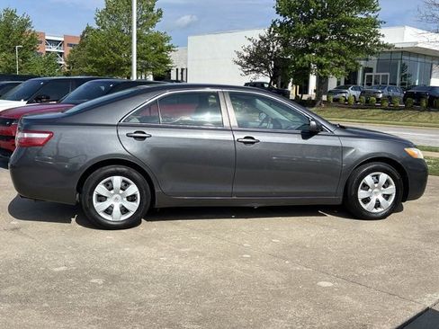 Used 2009 Toyota Camry LE FWD image 2